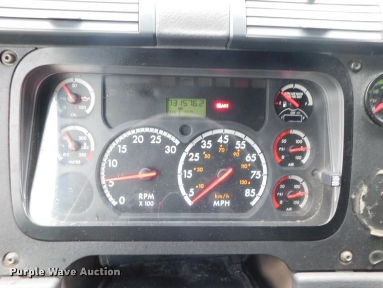 image for item DJ5925 2013 Freightliner Cascadia 125  semi truck