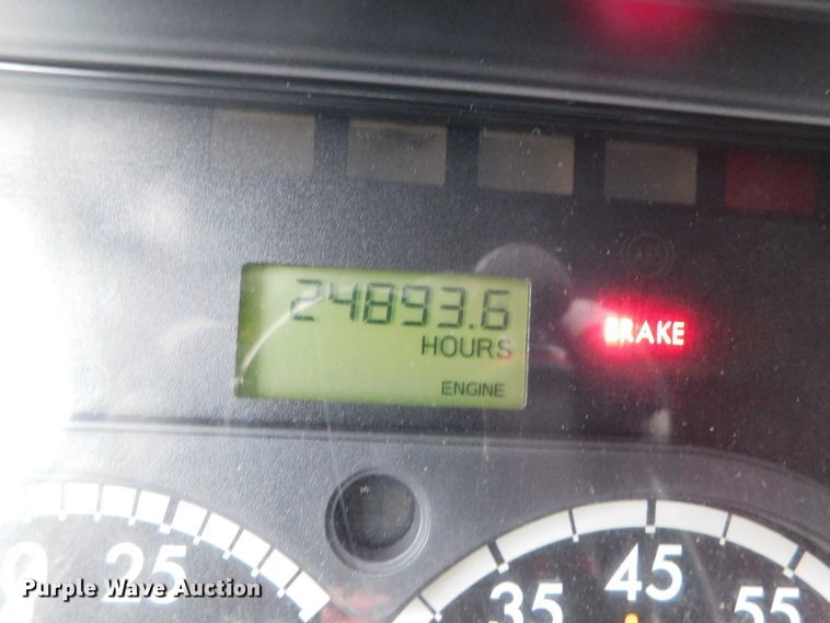 image for item DJ5925 2013 Freightliner Cascadia 125  semi truck