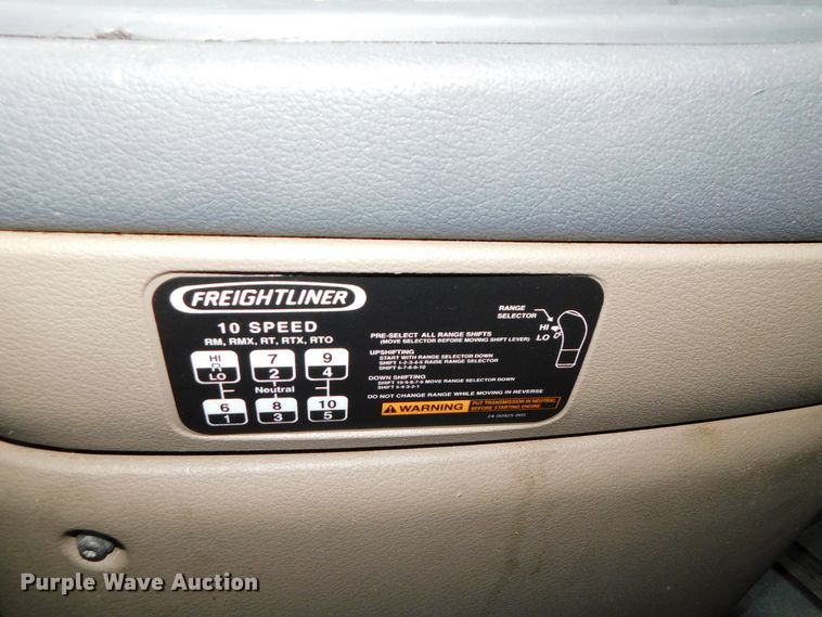 image for item DJ5925 2013 Freightliner Cascadia 125  semi truck