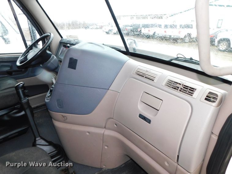 image for item DJ5925 2013 Freightliner Cascadia 125  semi truck