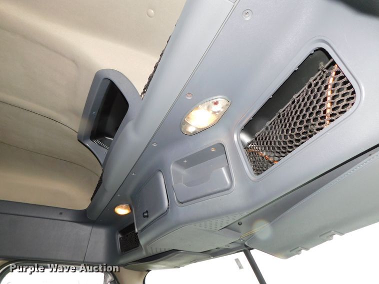 image for item DJ5925 2013 Freightliner Cascadia 125  semi truck