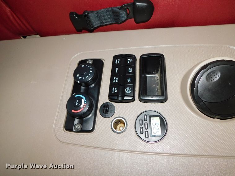 image for item DJ5925 2013 Freightliner Cascadia 125  semi truck