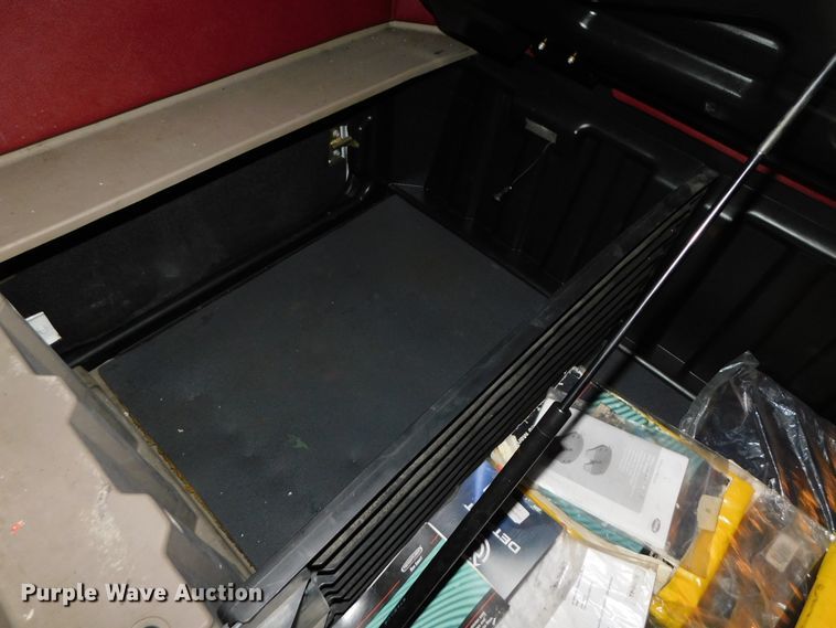 image for item DJ5925 2013 Freightliner Cascadia 125  semi truck