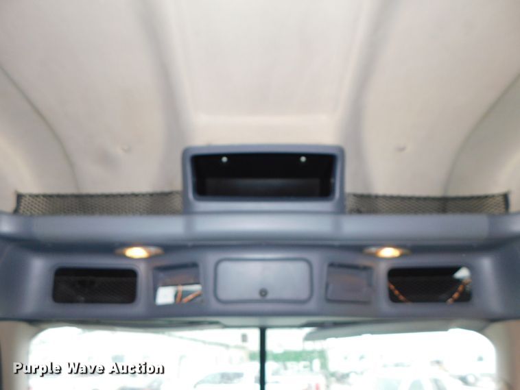 image for item DJ5925 2013 Freightliner Cascadia 125  semi truck