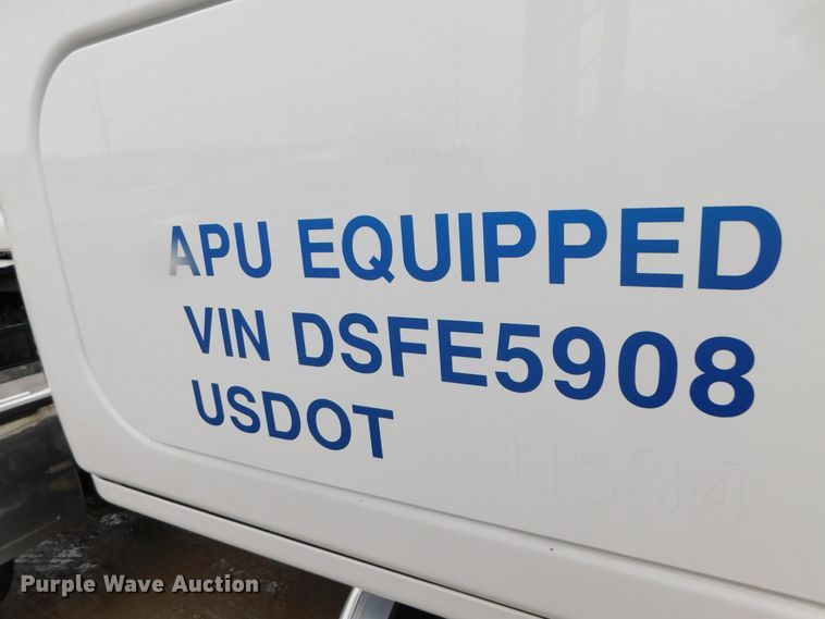 image for item DJ5925 2013 Freightliner Cascadia 125  semi truck