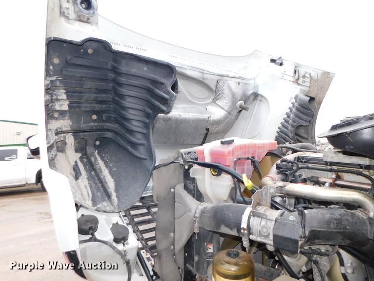 image for item DJ5925 2013 Freightliner Cascadia 125  semi truck