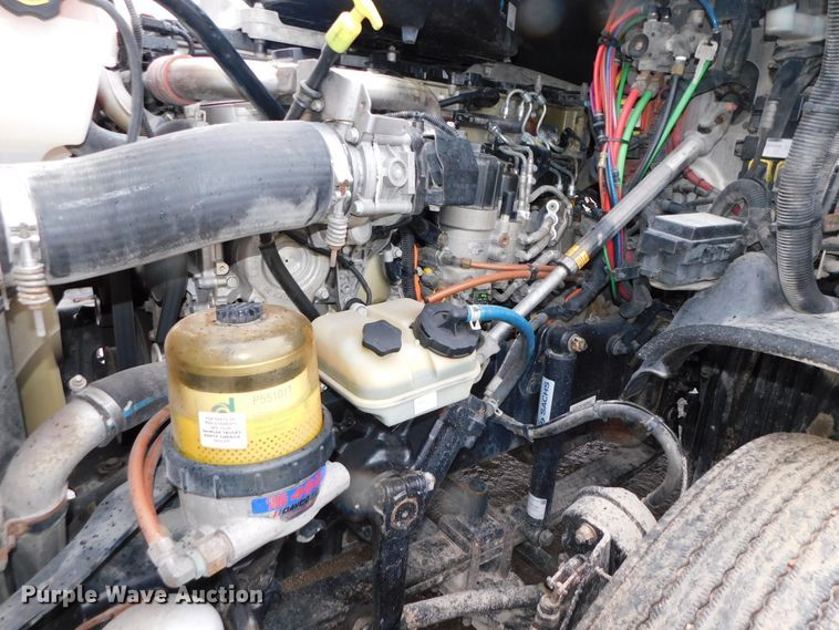 image for item DJ5925 2013 Freightliner Cascadia 125  semi truck