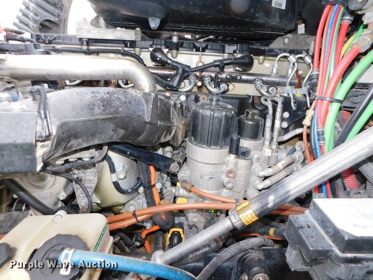 image for item DJ5925 2013 Freightliner Cascadia 125  semi truck