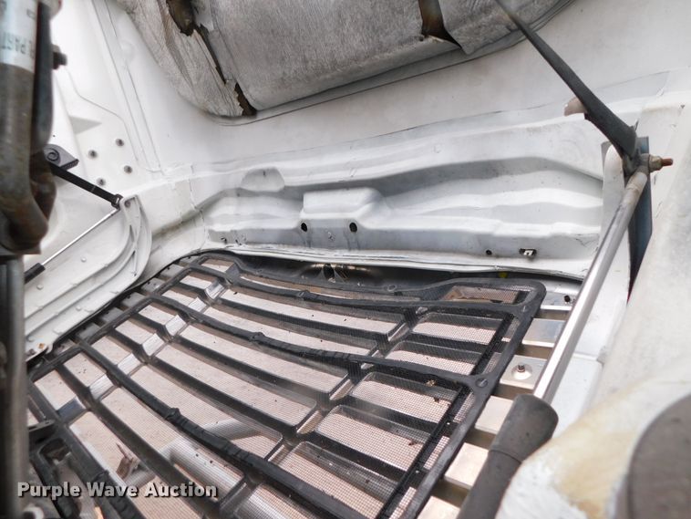 image for item DJ5925 2013 Freightliner Cascadia 125  semi truck