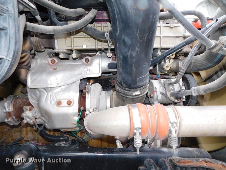 image for item DJ5925 2013 Freightliner Cascadia 125  semi truck