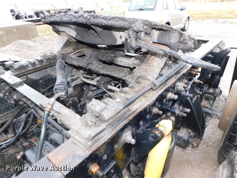 image for item DJ5925 2013 Freightliner Cascadia 125  semi truck