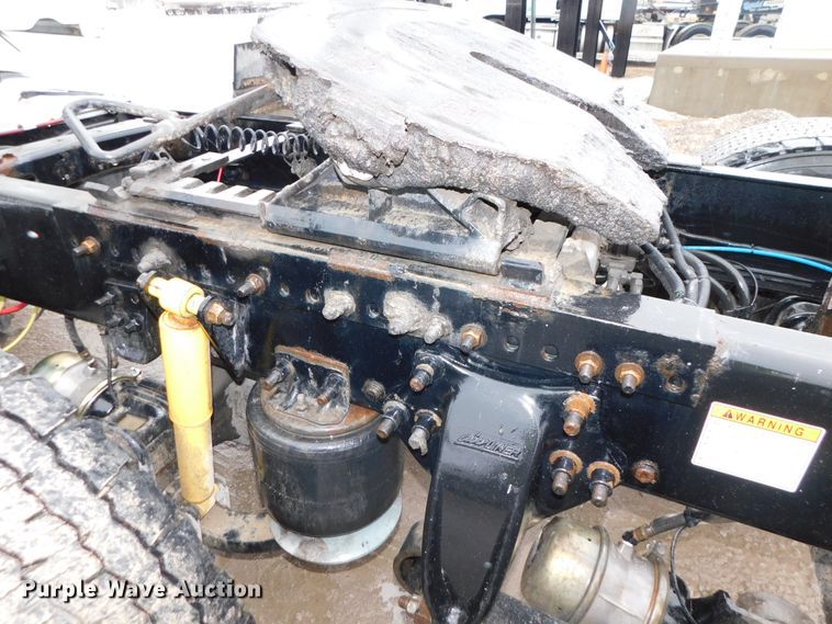 image for item DJ5925 2013 Freightliner Cascadia 125  semi truck