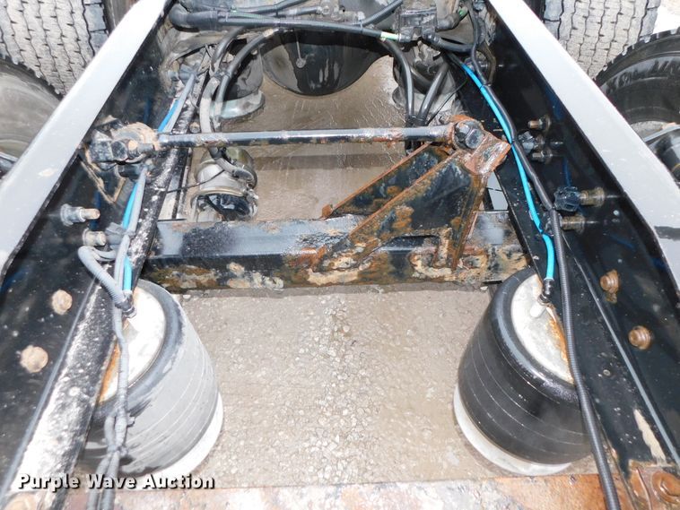 image for item DJ5925 2013 Freightliner Cascadia 125  semi truck