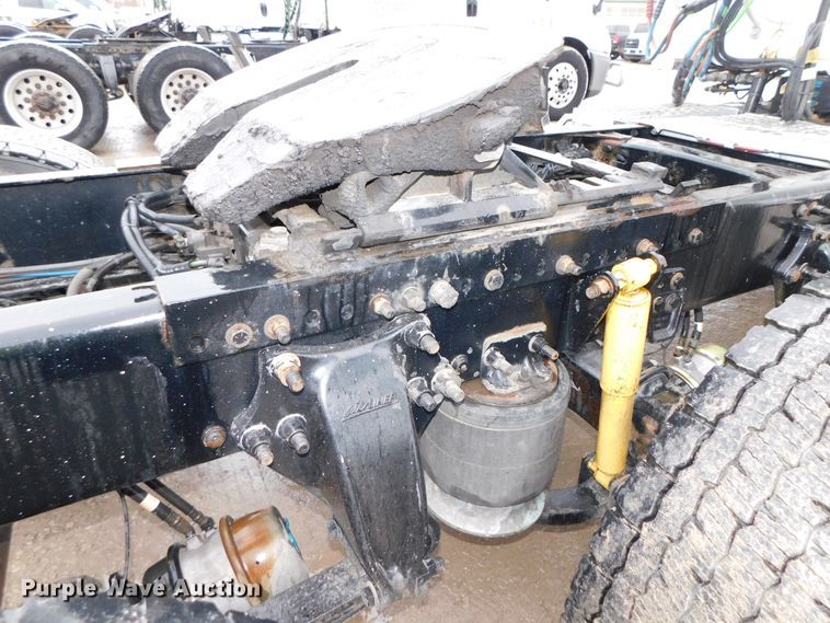 image for item DJ5925 2013 Freightliner Cascadia 125  semi truck