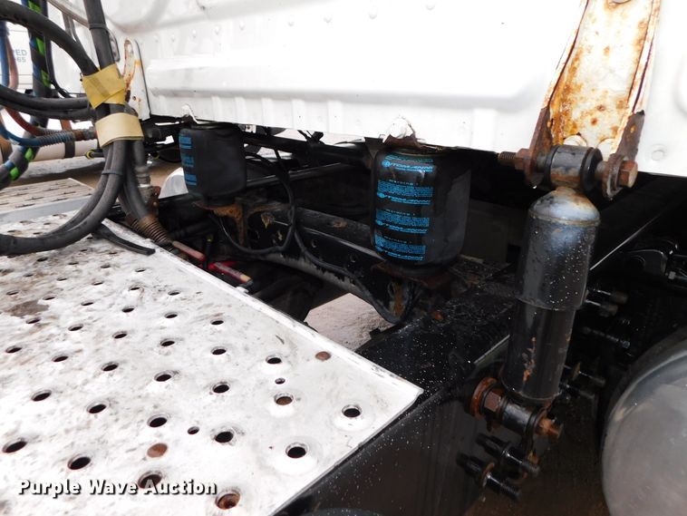 image for item DJ5925 2013 Freightliner Cascadia 125  semi truck