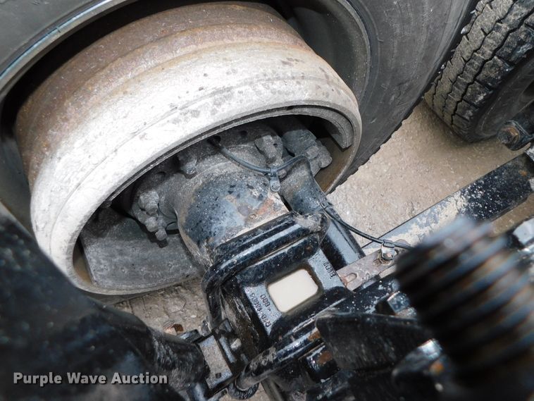 image for item DJ5925 2013 Freightliner Cascadia 125  semi truck