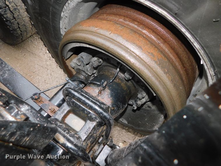 image for item DJ5925 2013 Freightliner Cascadia 125  semi truck