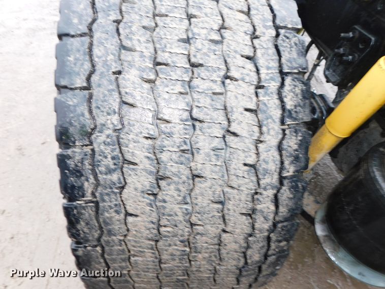 image for item DJ5925 2013 Freightliner Cascadia 125  semi truck