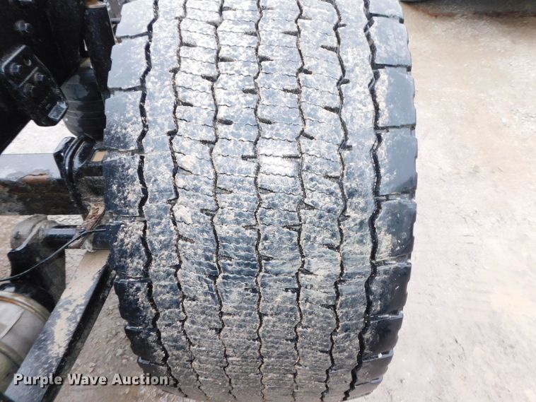 image for item DJ5925 2013 Freightliner Cascadia 125  semi truck