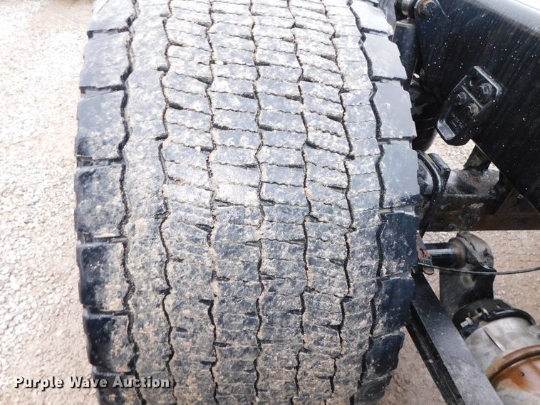 image for item DJ5925 2013 Freightliner Cascadia 125  semi truck