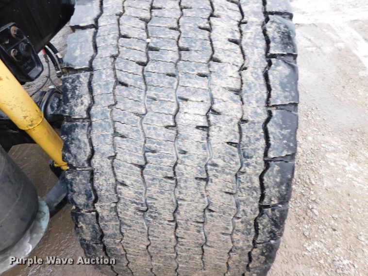 image for item DJ5925 2013 Freightliner Cascadia 125  semi truck