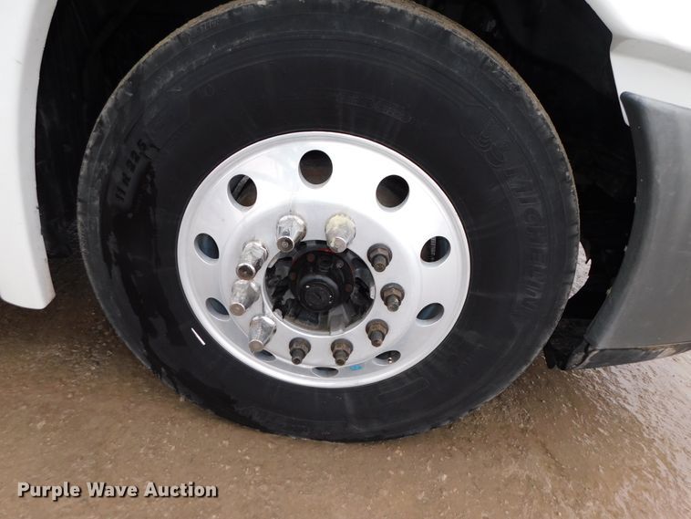 image for item DJ5925 2013 Freightliner Cascadia 125  semi truck