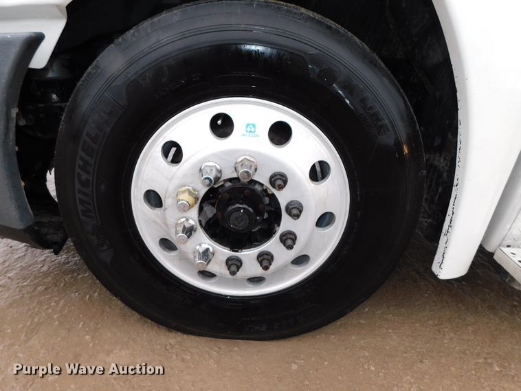 image for item DJ5925 2013 Freightliner Cascadia 125  semi truck