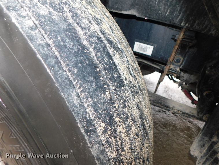 image for item DJ5925 2013 Freightliner Cascadia 125  semi truck