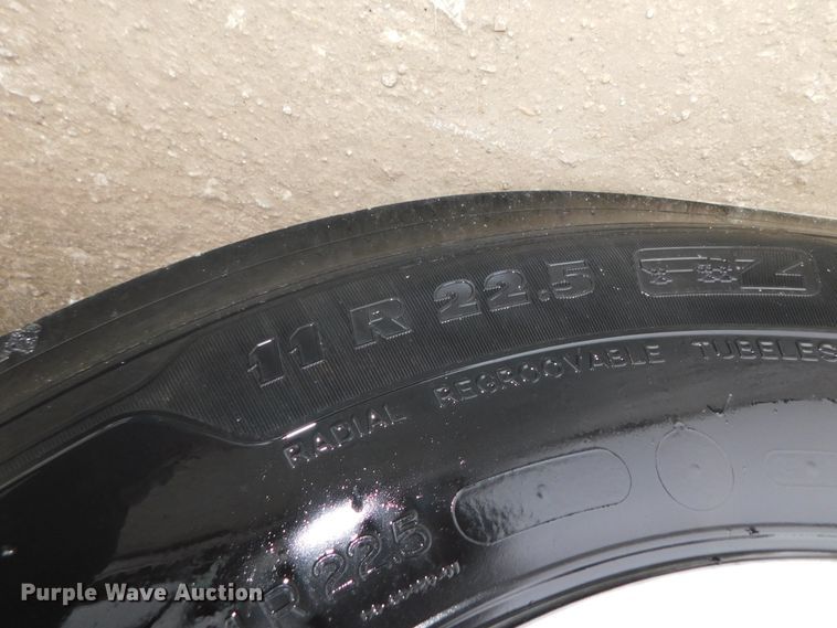 image for item DJ5925 2013 Freightliner Cascadia 125  semi truck