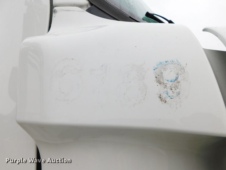 image for item DJ5925 2013 Freightliner Cascadia 125  semi truck