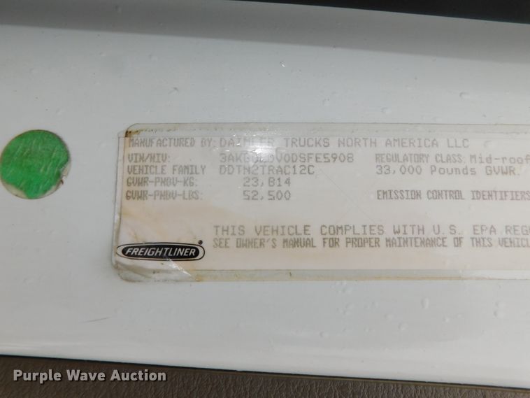 image for item DJ5925 2013 Freightliner Cascadia 125  semi truck