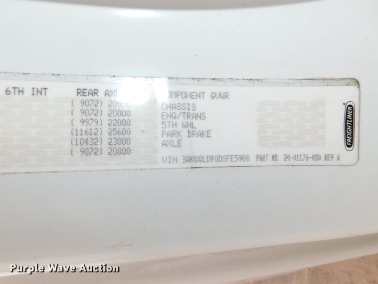 image for item DJ5925 2013 Freightliner Cascadia 125  semi truck