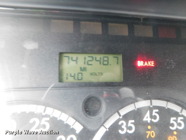 image for item DJ5926 2013 Freightliner Cascadia 125  semi truck