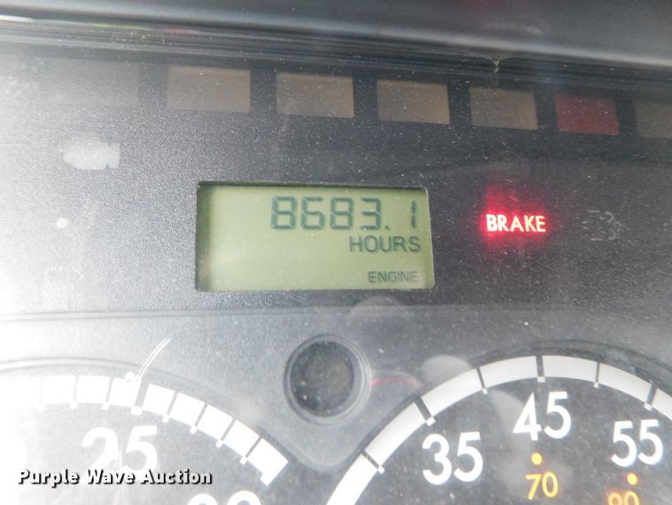 image for item DJ5926 2013 Freightliner Cascadia 125  semi truck