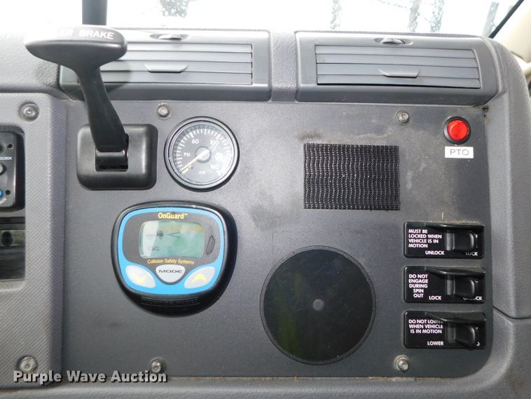 image for item DJ5926 2013 Freightliner Cascadia 125  semi truck