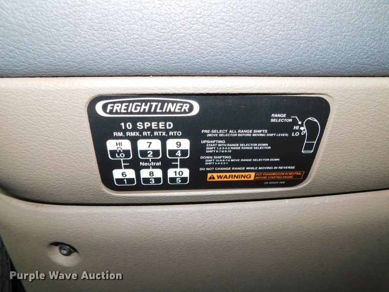 image for item DJ5926 2013 Freightliner Cascadia 125  semi truck