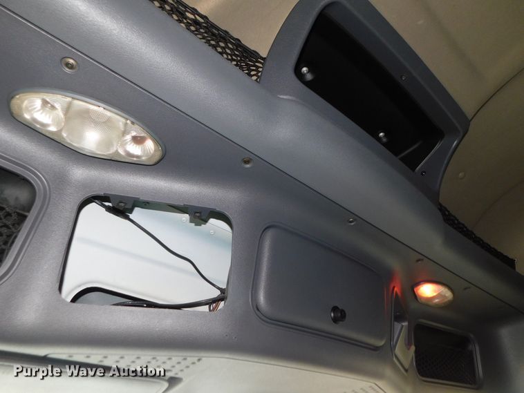 image for item DJ5926 2013 Freightliner Cascadia 125  semi truck