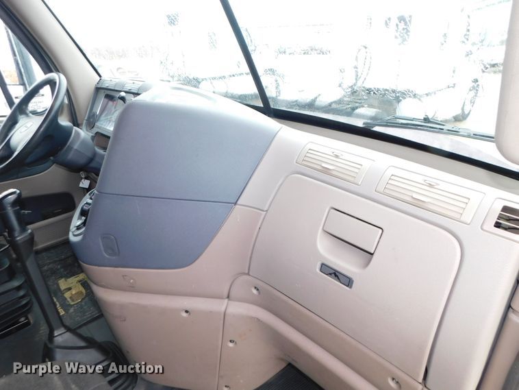 image for item DJ5926 2013 Freightliner Cascadia 125  semi truck