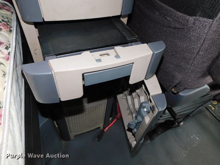 image for item DJ5926 2013 Freightliner Cascadia 125  semi truck