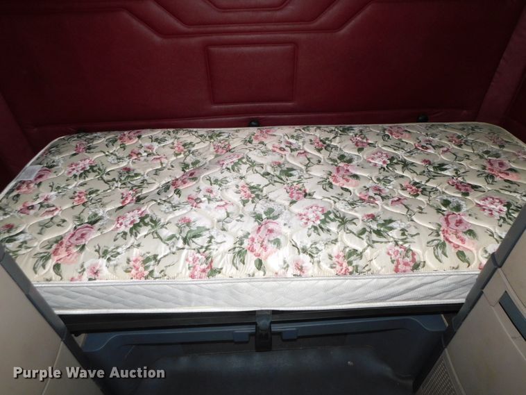 image for item DJ5926 2013 Freightliner Cascadia 125  semi truck