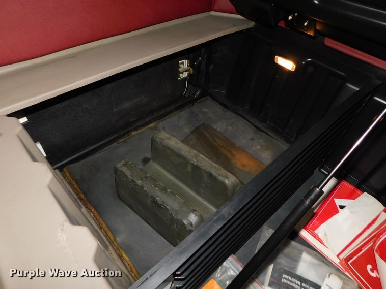 image for item DJ5926 2013 Freightliner Cascadia 125  semi truck