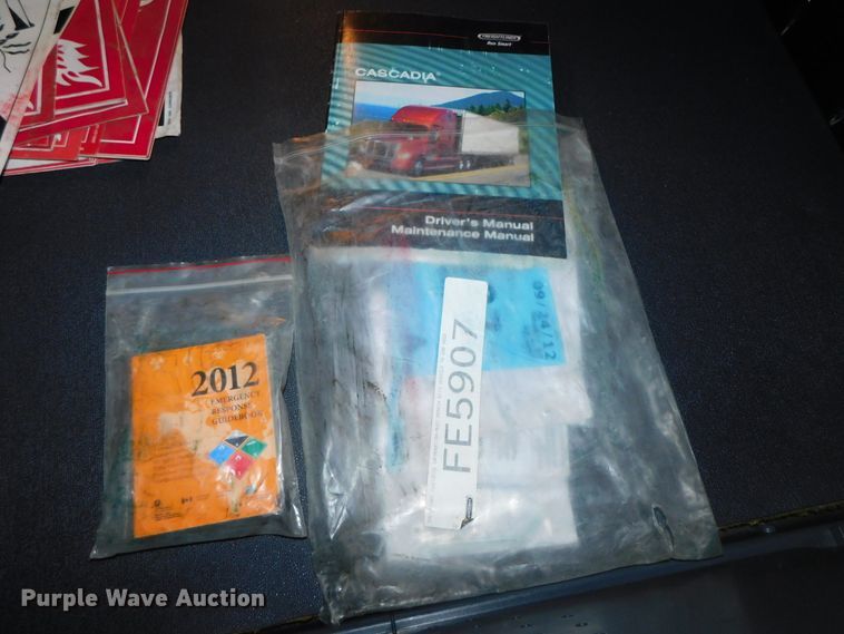 image for item DJ5926 2013 Freightliner Cascadia 125  semi truck