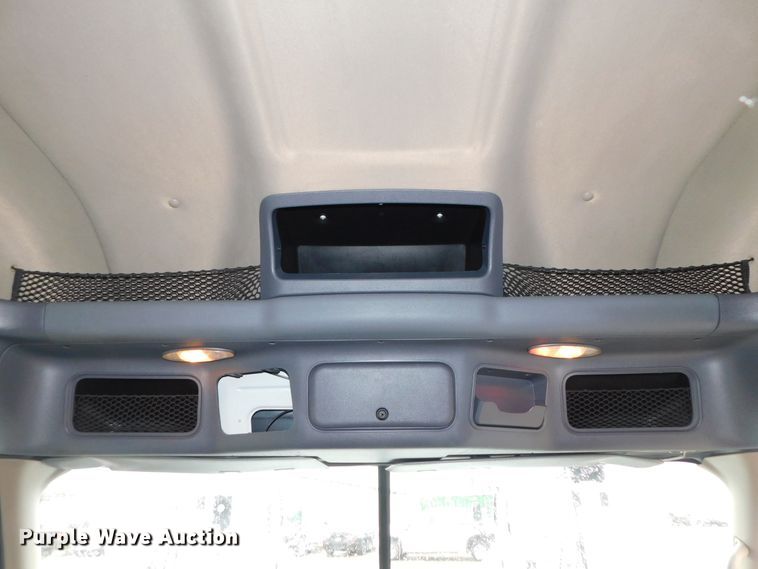 image for item DJ5926 2013 Freightliner Cascadia 125  semi truck