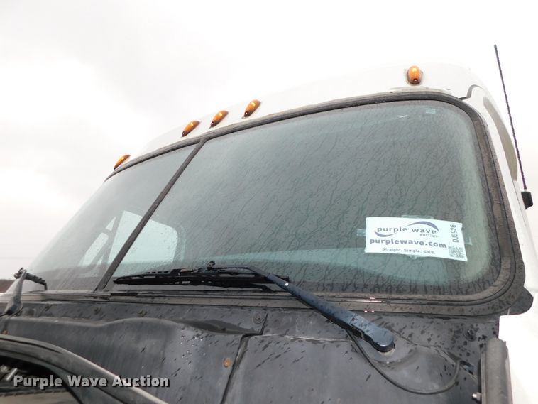 image for item DJ5926 2013 Freightliner Cascadia 125  semi truck