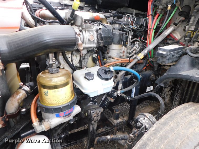 image for item DJ5926 2013 Freightliner Cascadia 125  semi truck