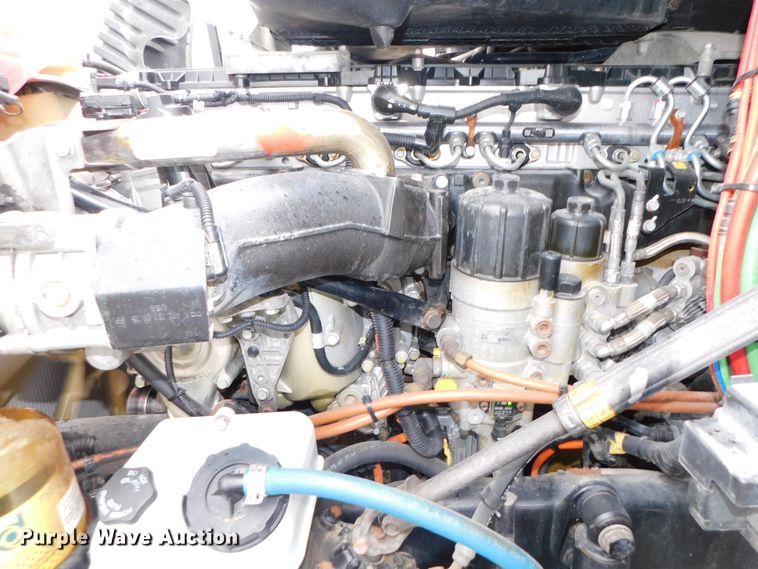 image for item DJ5926 2013 Freightliner Cascadia 125  semi truck