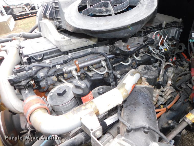 image for item DJ5926 2013 Freightliner Cascadia 125  semi truck