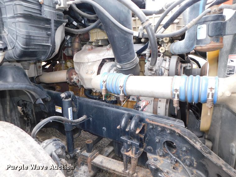 image for item DJ5926 2013 Freightliner Cascadia 125  semi truck