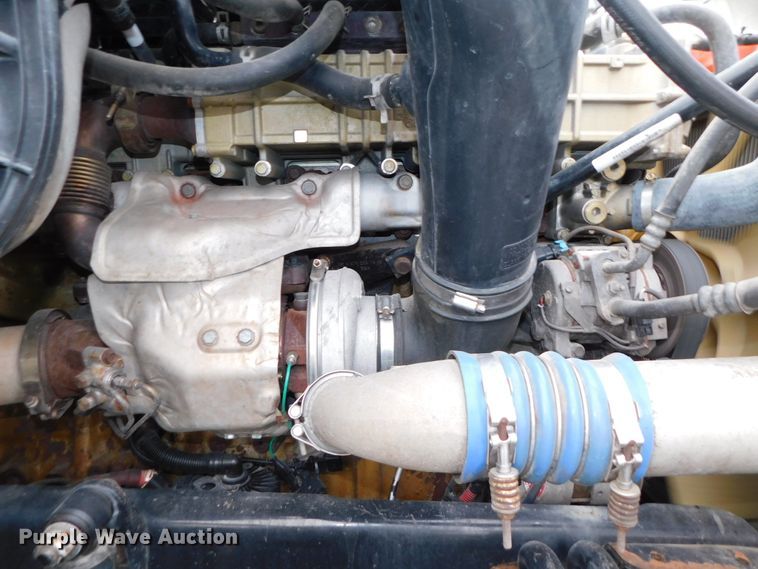 image for item DJ5926 2013 Freightliner Cascadia 125  semi truck