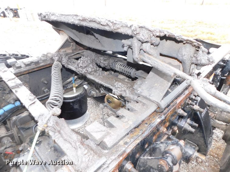 image for item DJ5926 2013 Freightliner Cascadia 125  semi truck